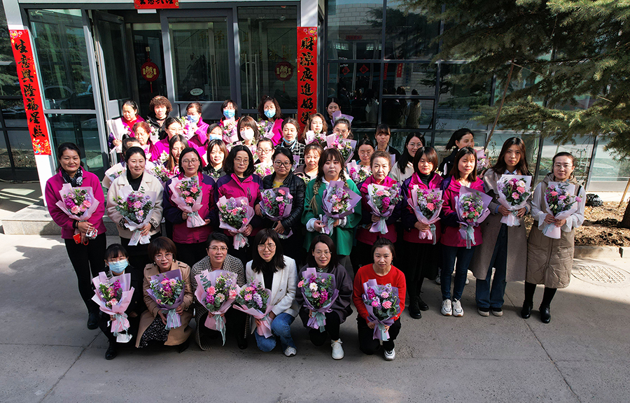 三八婦女節(jié)，甘肅宏強檢測謹祝公司女士們事業(yè)有成，家庭幸福，青春永駐！